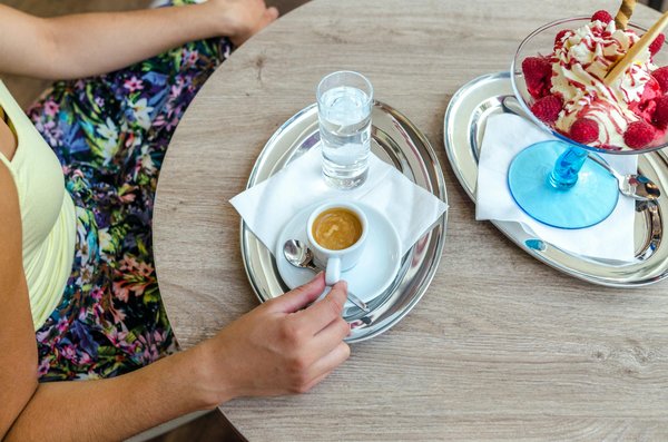 Découvrez les tenues chic et choc pour sublimer votre style féminin