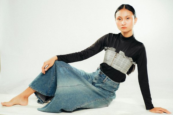 Maîtriser l"art des colliers ras du cou : sublimez votre décolleté carré avec style !