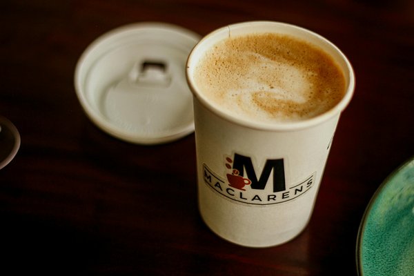 Libérez votre Imaginaire : Le Guide Ultime pour une Soirée Peinture et Vin entre Copines