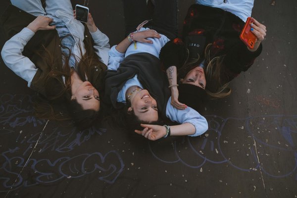 Découvrez les vertus apaisantes des bains de pieds au sel d"Epsom pour une détente optimale et une récupération musculaire efficace !